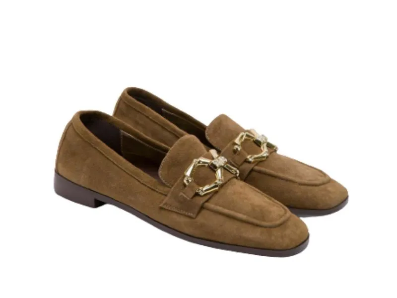 MOCASÍN DE ANTE CON HEBILLA CUPLÉ EN COLOR MARRÓN 107210