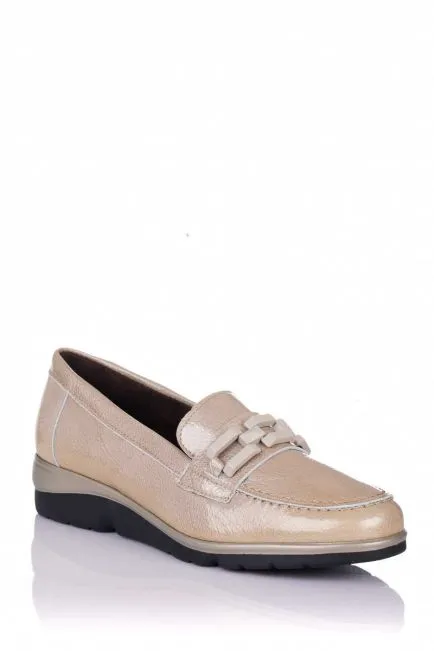 MOCASíN CON CUñA  PIEL CHAROL