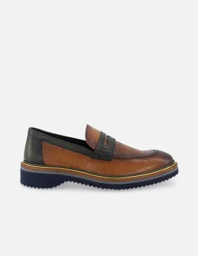 Mocasín en piel con grabado tipo coco en color caoba para hombre